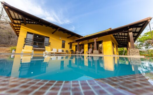 Casa Amarilla