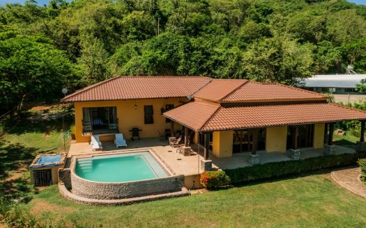 Casa Amarilla